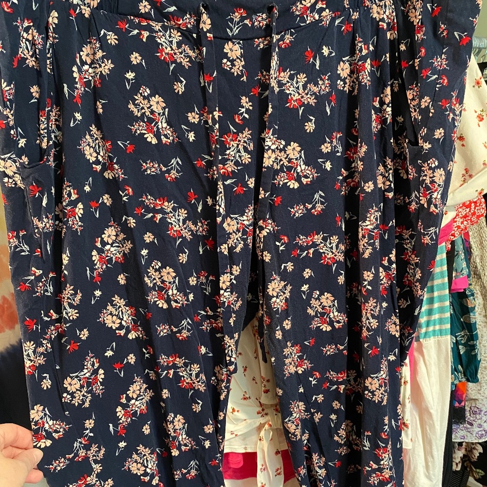 Cropped floral pants